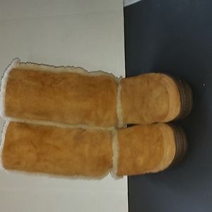 Woman shearling boots,  excellent used condition,  brown suede,  cream shearling